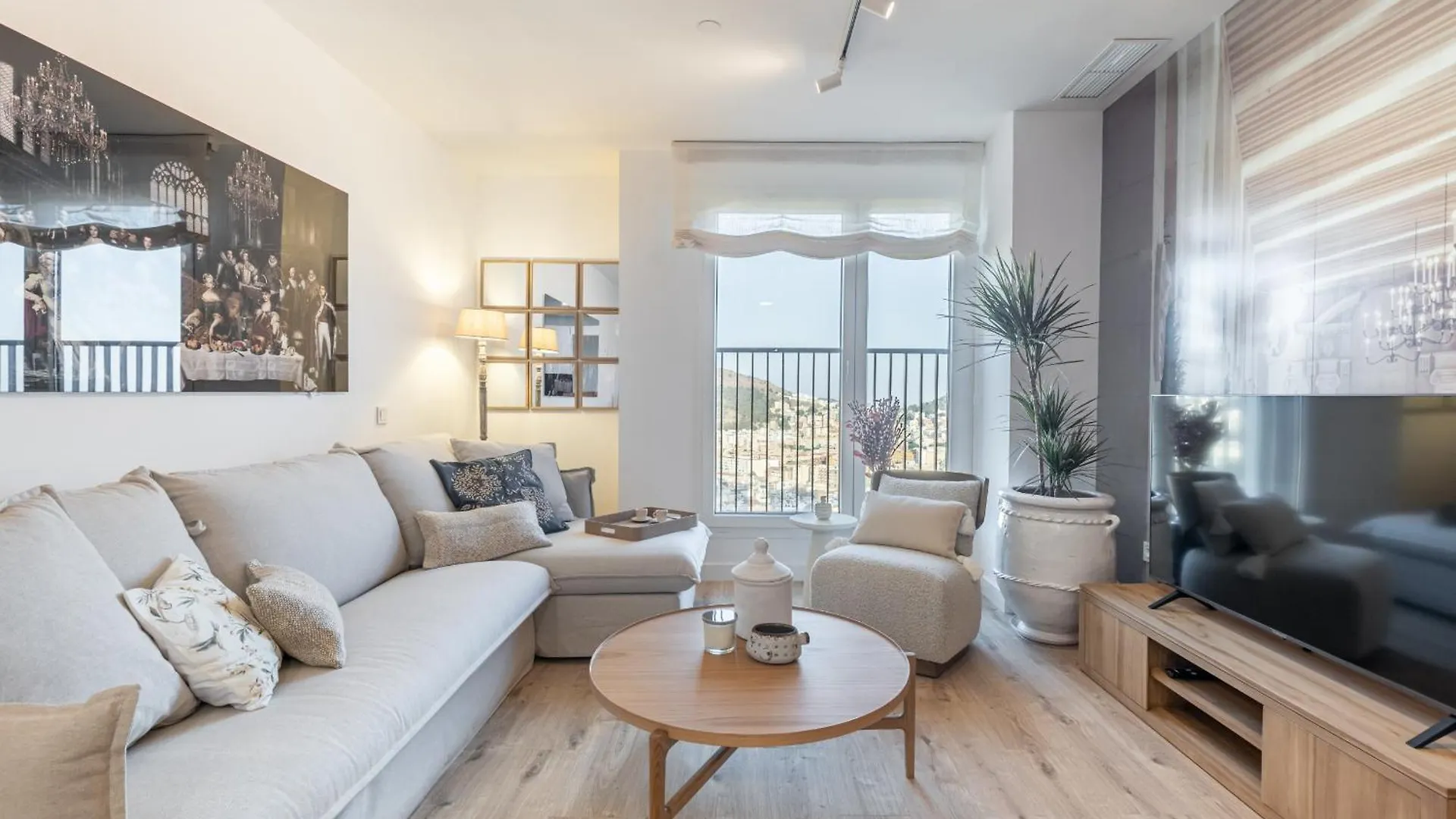Malaga Skyline 7 Pool & Pk Free Apartment